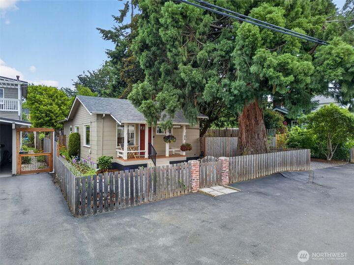 Property Photo:  10016 SW 42nd Ave.  WA 98146 