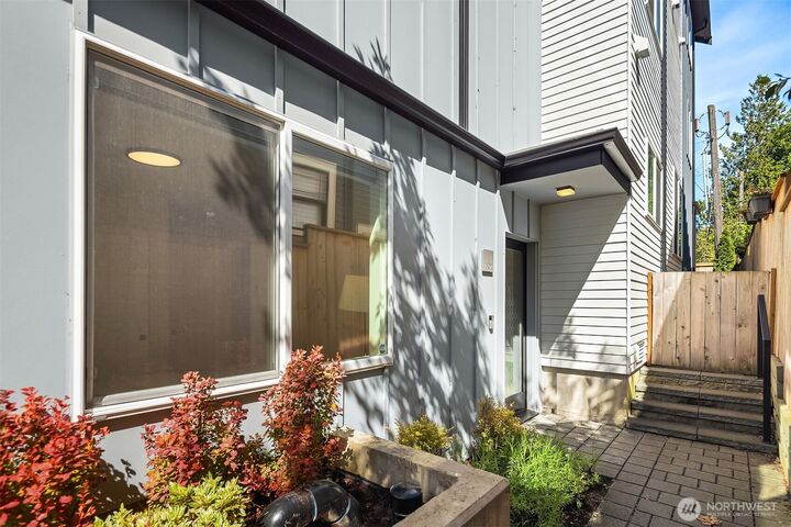 Property Photo:  1802  38th Avenue  WA 98122 