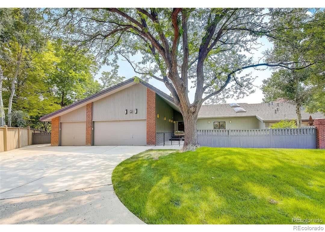Property Photo:  27 Beacon Hill Lane  CO 80111 