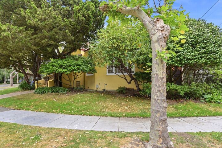 Property Photo:  1524 Arc Way  CA 94010 