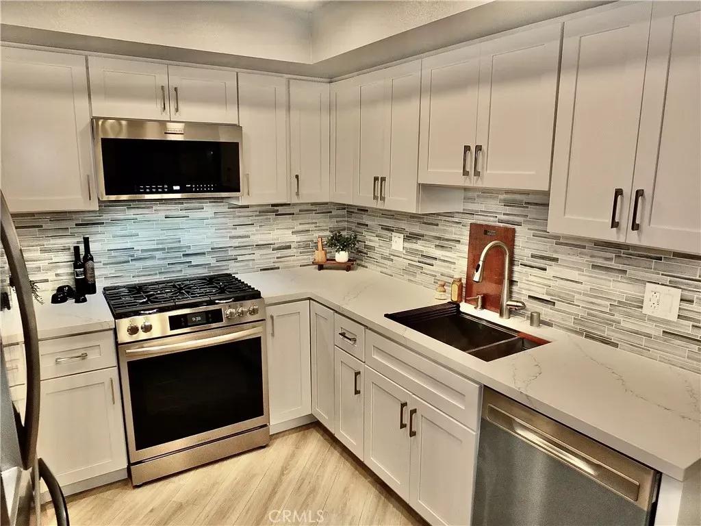 Property Photo:  2805 E 3rd Street 6  CA 90814 