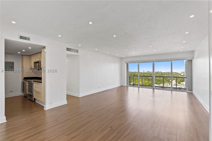 Property Photo: 2451 Brickell Ave Phl FL 33129