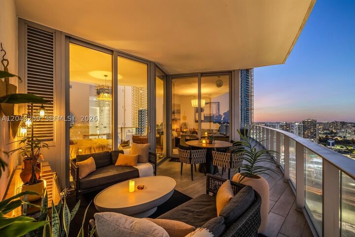 Property Photo: 851 NE 1st Ave 3403 FL 33132