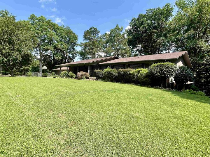 Property Photo:  906 Scenic Dr NE  AL 35055 