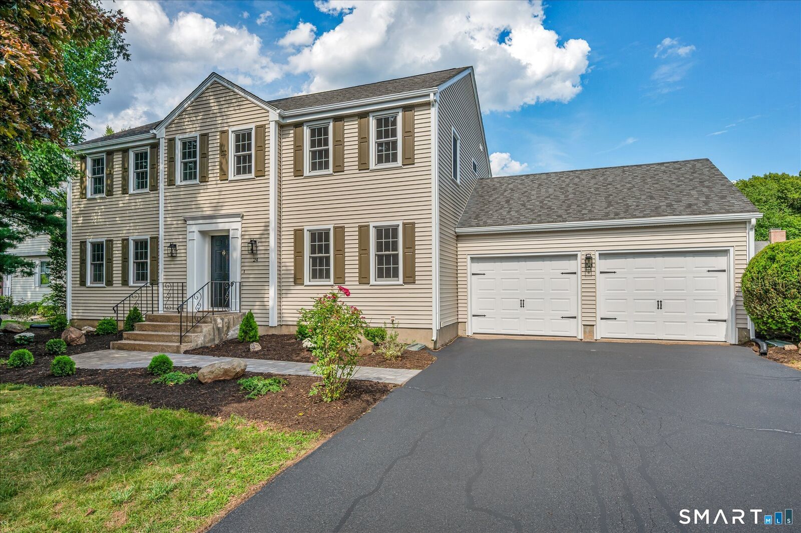 Property Photo: 24 Harvest Hill CT 06109
