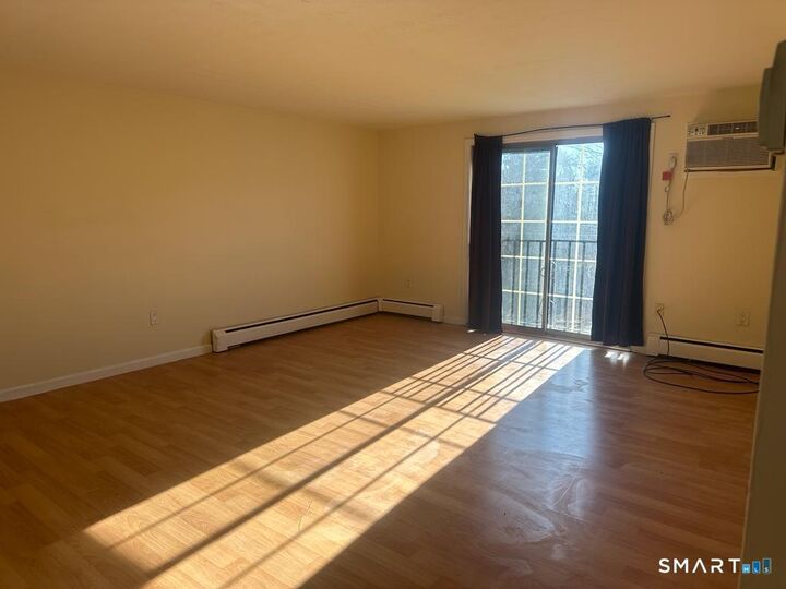 Property Photo:  1170 Middle Turnpike West C2  CT 06040 