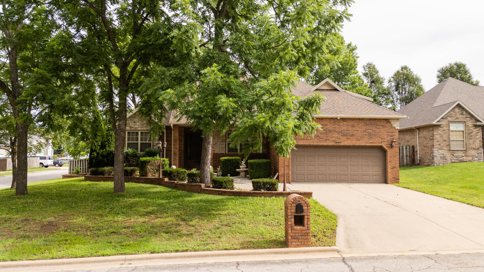 Property Photo:  2229 E Kentwood Street  MO 65738 