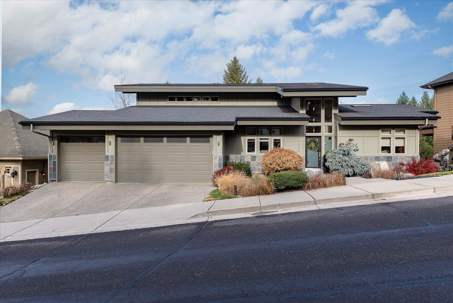 Property Photo: 1153 E Wandermere Estates Ln WA 99208