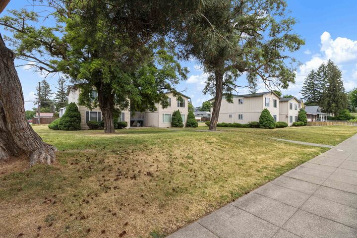 Property Photo: 1703 E Cataldo Ave WA 99202
