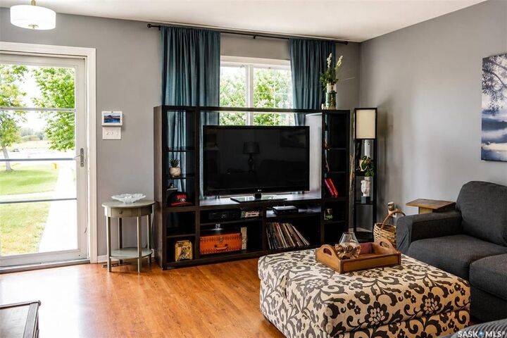 Property Photo:  1430 10th Avenue E  SK S4N 7P6 