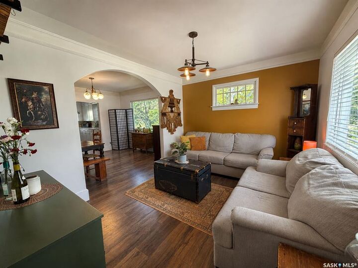 Property Photo:  684 8th Street E  SK S6V 0W7 