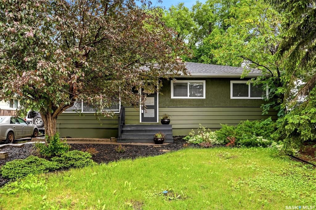 Property Photo:  5 Darke Crescent  SK S4S 2W5 