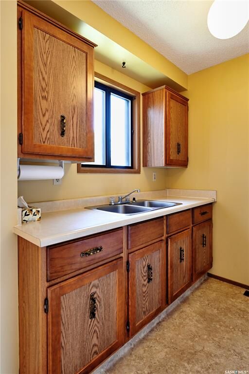 Property Photo:  50 Robinson Crescent  SK S7L 6N9 