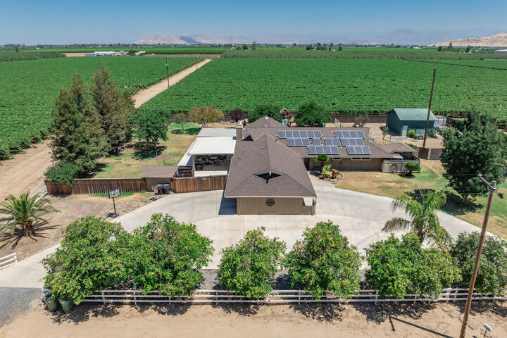 Property Photo:  936 E Nebraska Avenue  CA 93618 