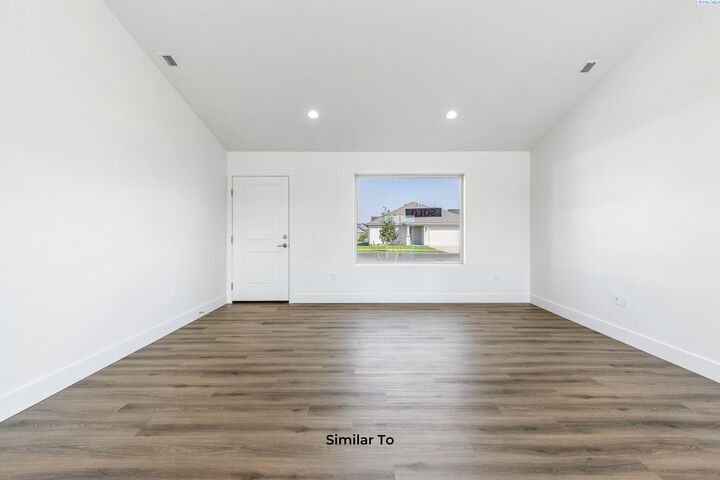 Property Photo:  1609 Parkwood Ct  WA 98930 