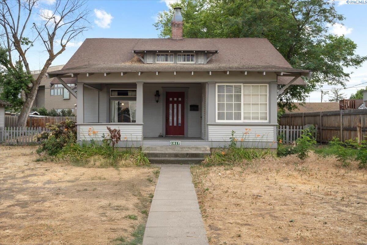 Property Photo:  1017 W Kennewick Ave  WA 99337 