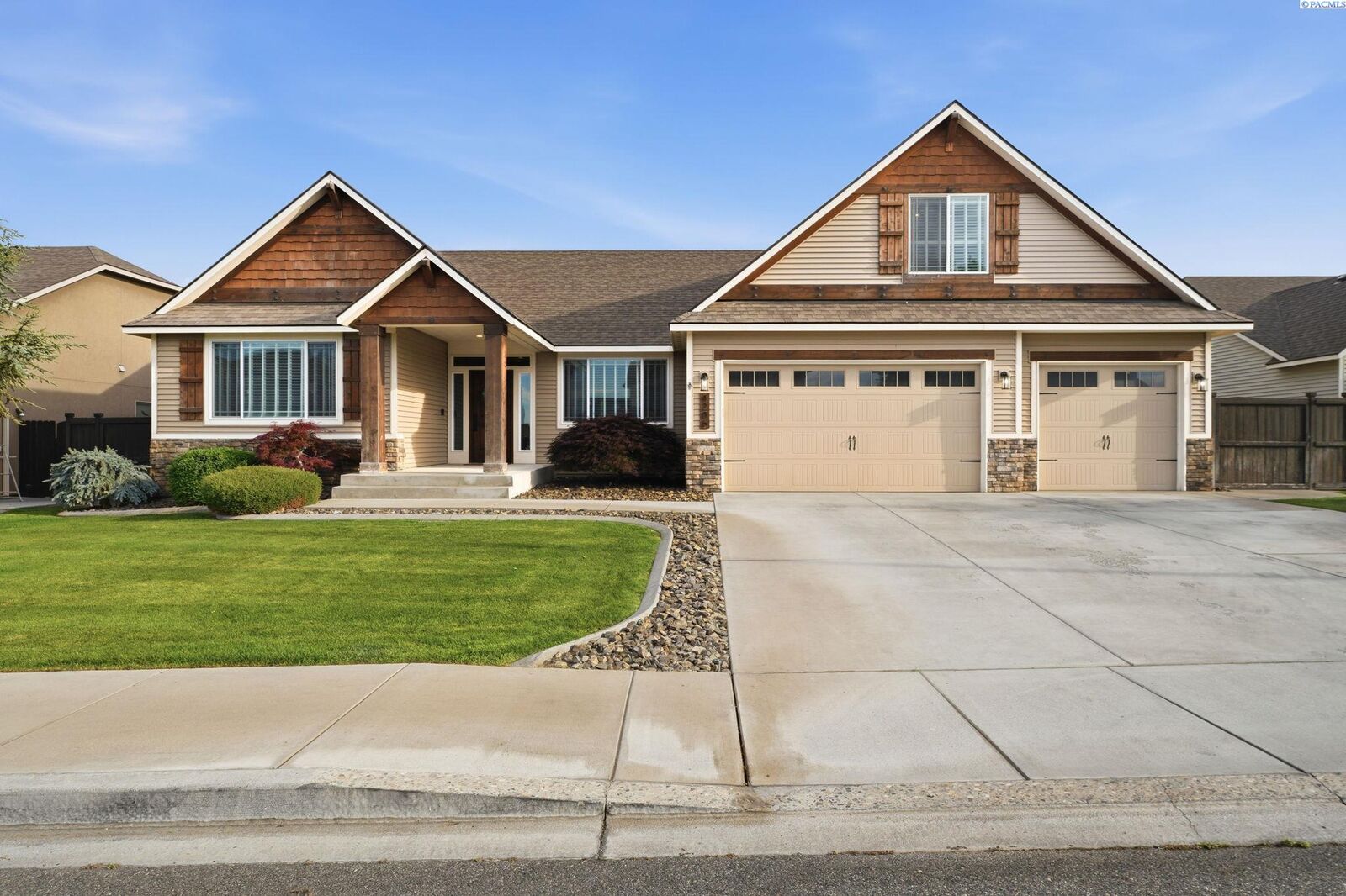 Property Photo: 4206 Palmyra Dr WA 99301
