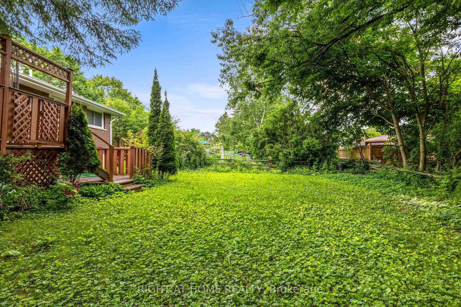 Property Photo:  695 Glen Forrest Boulevard Upper  ON N2L 4K7 