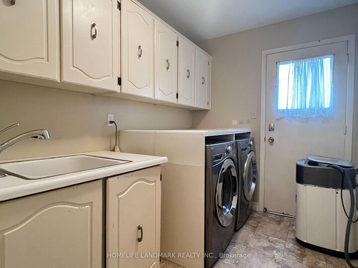 Property Photo:  84 Abbeywood Trail  ON M3B 3B5 