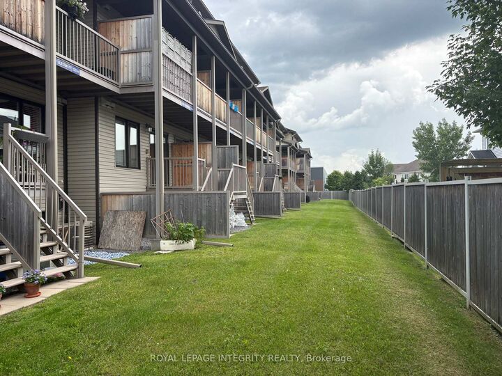Property Photo:  140 Bluestone Private  ON K4A 0X7 