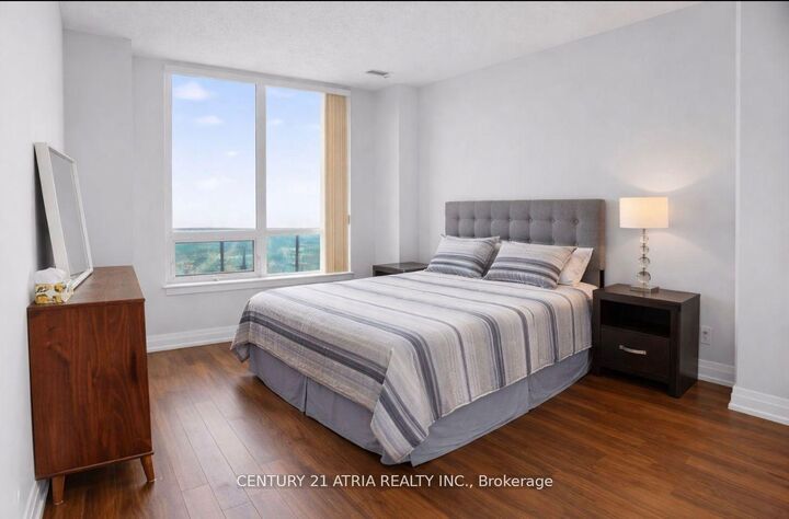 Property Photo:  7165 Yonge Street Ph09  ON L3T 0C5 