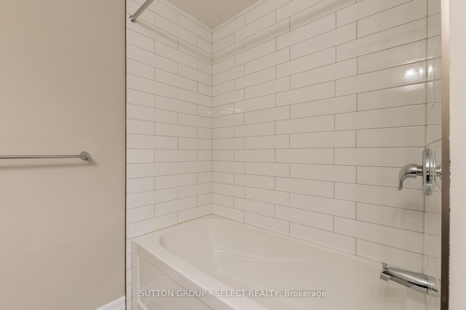 Property Photo:  6437 Heathwoods Avenue  ON N6P 0J5 