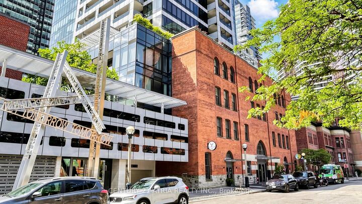 Property Photo:  5 St Joseph Street 3711  ON M4B 0B6 