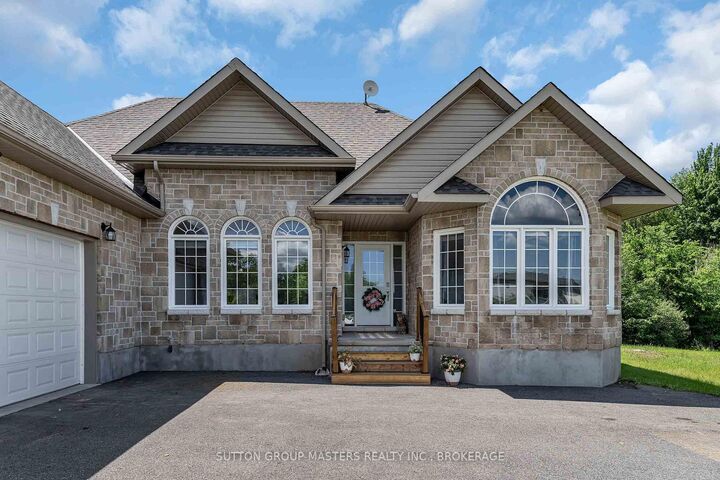 Property Photo: 257 Starlight Place ON K0A 1B0