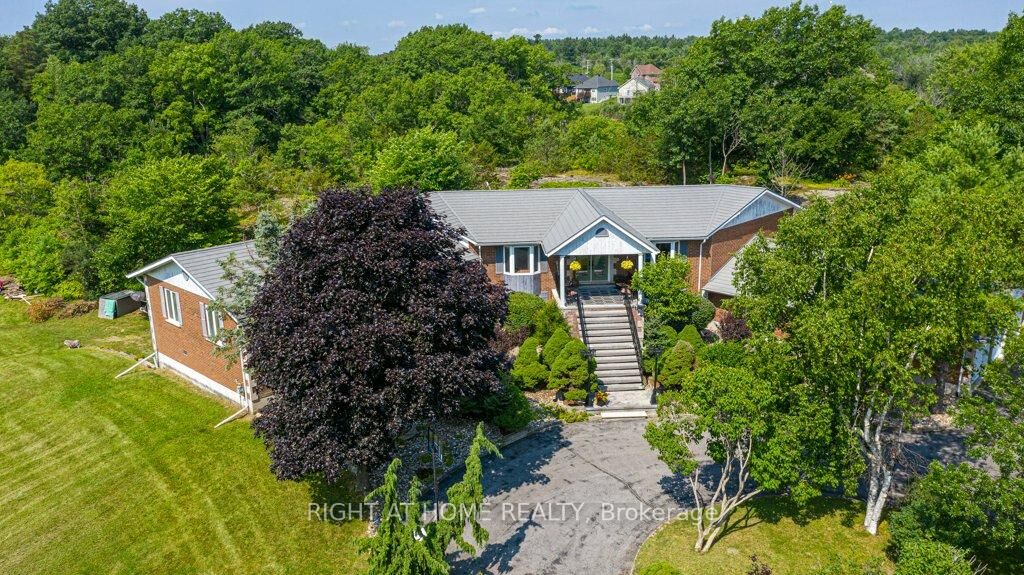 Property Photo: 550 Queen Street E ON K7G 2B1