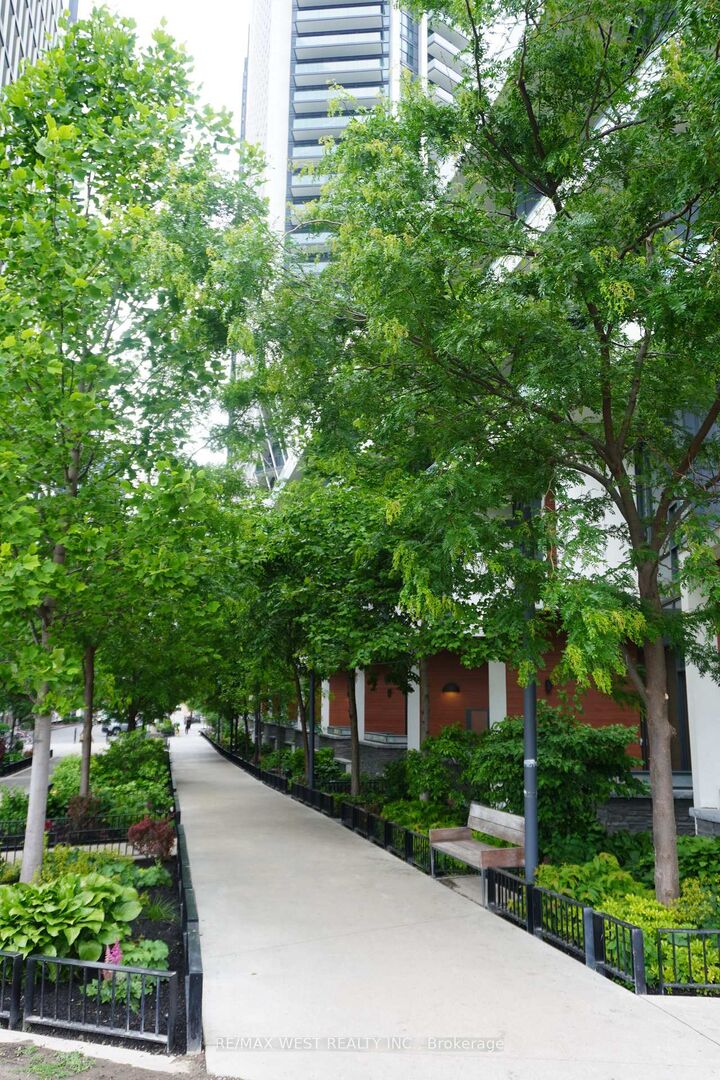 Property Photo: 50 Ordnance Street 1411 ON M6K 1A2