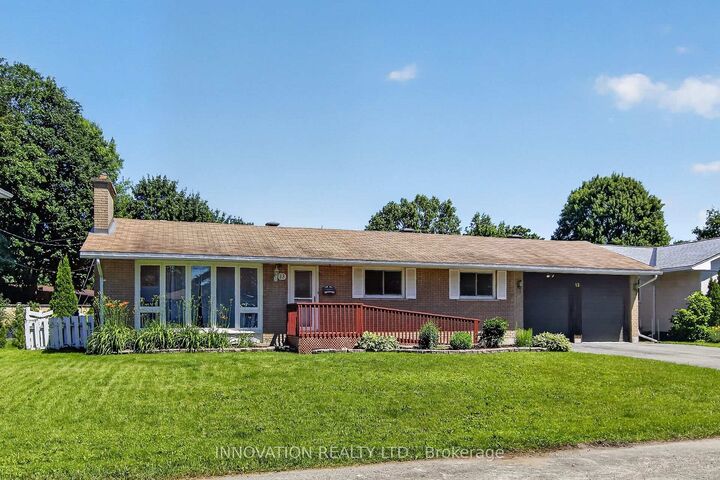 Property Photo:  13 Dorland Crescent  ON K2H 6E6 