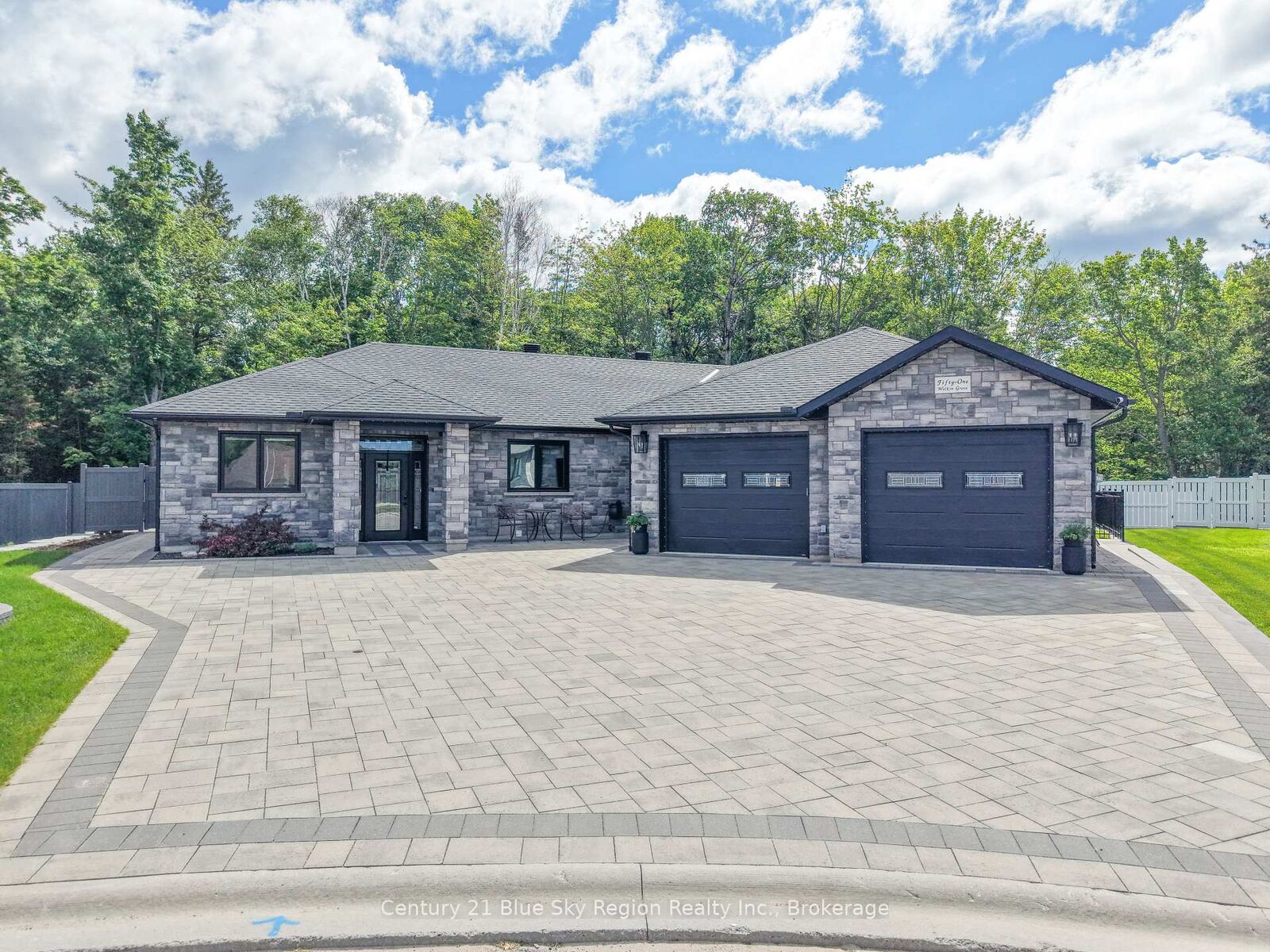 Property Photo:  51 Welkin Grove  ON P1A 0G7 
