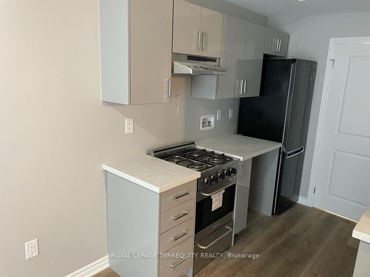 Property Photo:  646 Lansdowne Avenue 3  ON M6H 3Y7 