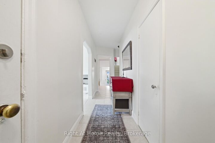 Photo de la propriété:  16 Oriole Park Avenue  ON K8N 4C7 