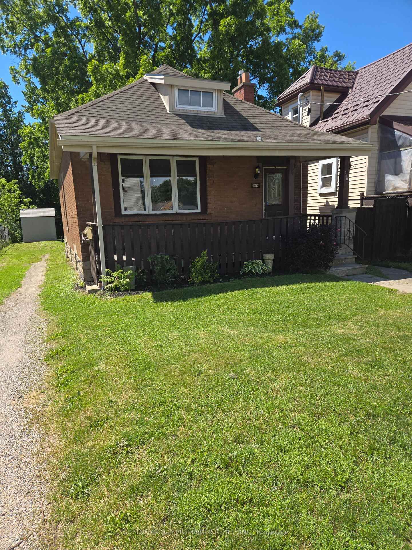 Property Photo: 1001 Oxford Street E ON N5Y 3K6