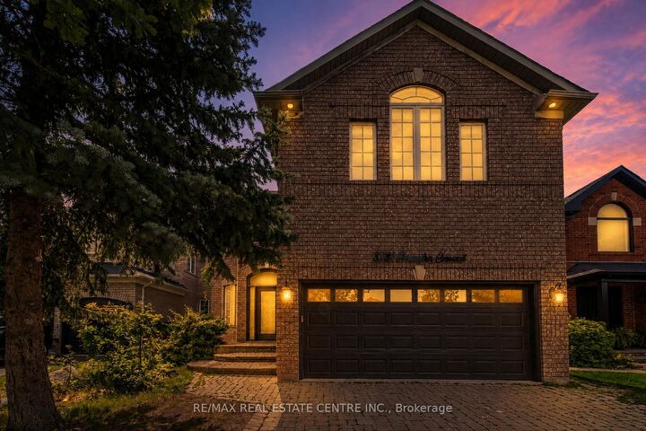 Property Photo:  3339 Crompton Crescent  ON L5B 4C7 