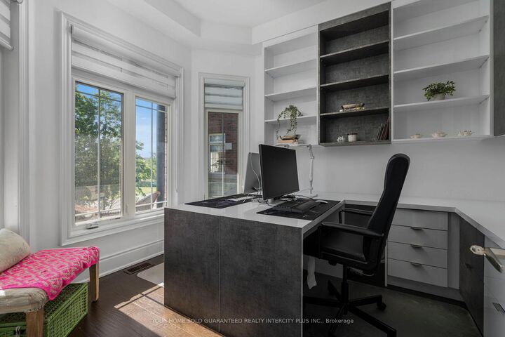 Property Photo: 14 Aspen King Court ON L7B 0A1