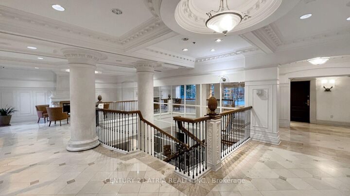 Property Photo:  18 Sommerset Way 1609  ON M2N 6X5 