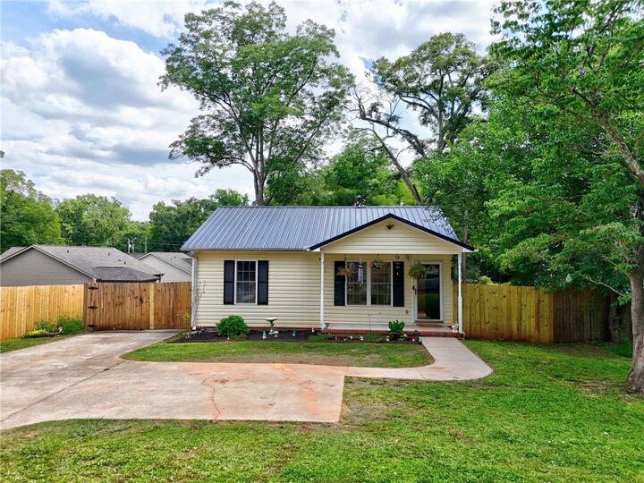 Property Photo:  1020 Elizabeth Street  SC 29624 