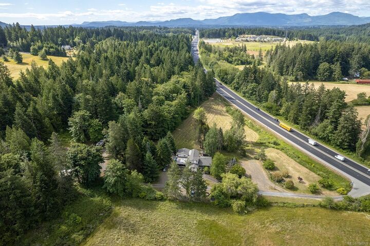 7621 Trans Canada Hwy — photo 1