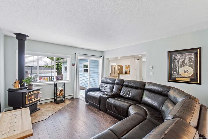 Property Photo:  450 Aurora St  BC V9P 1L3 