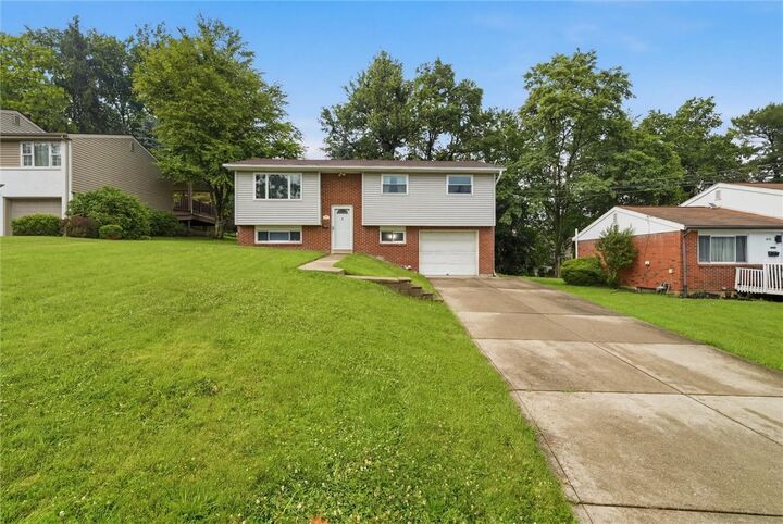 Property Photo:  408 Hazelnut Dr  PA 15146 