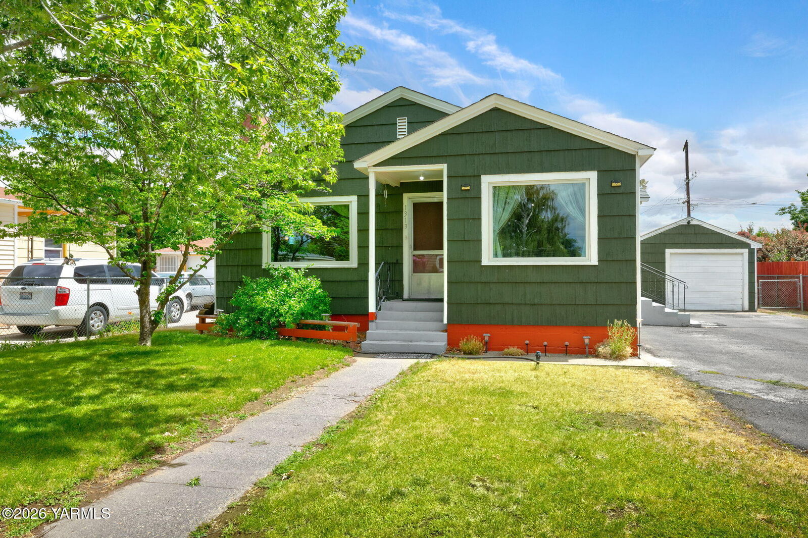 Property Photo: 1313 S 7th Ave WA 98902