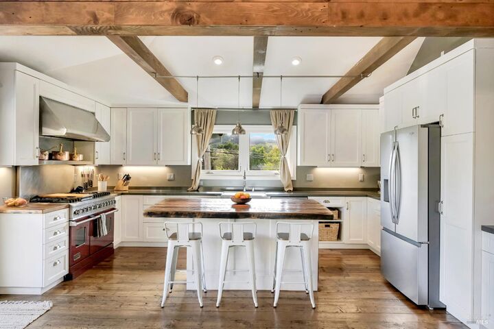 Property Photo:  1000 E Sunnyslope Road  CA 94952 