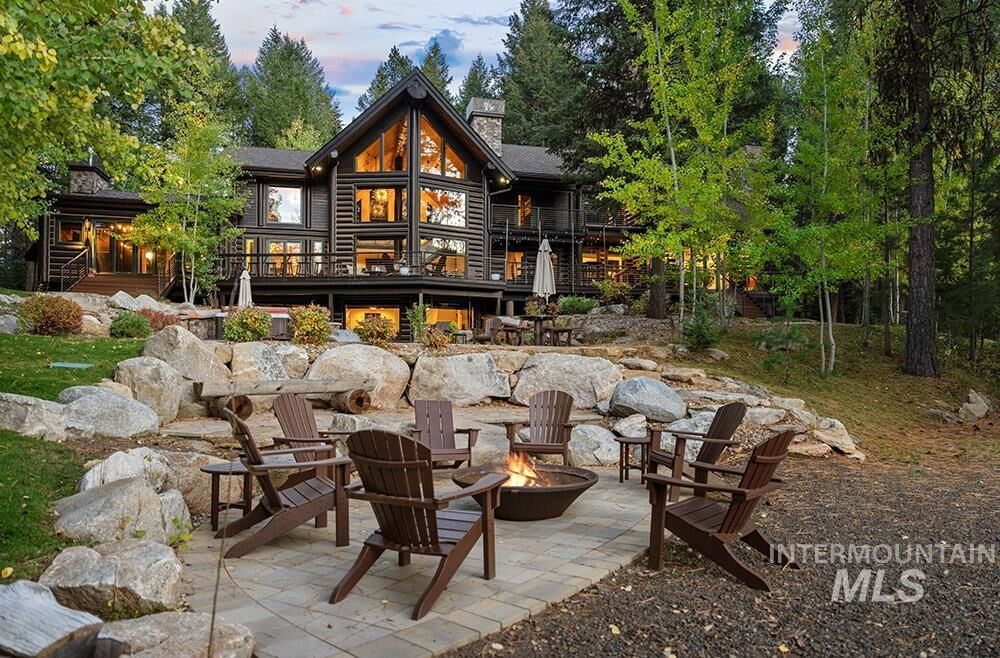 Property Photo:  305 Blackhawk Lake Dr.  ID 83638 