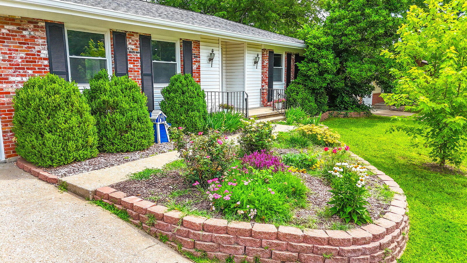 Property Photo:  2319 Magnolia Ct  MO 65202 