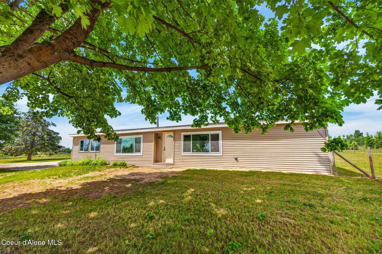 Property Photo:  10215 E Day Mt Spokane Rd  WA 99021 