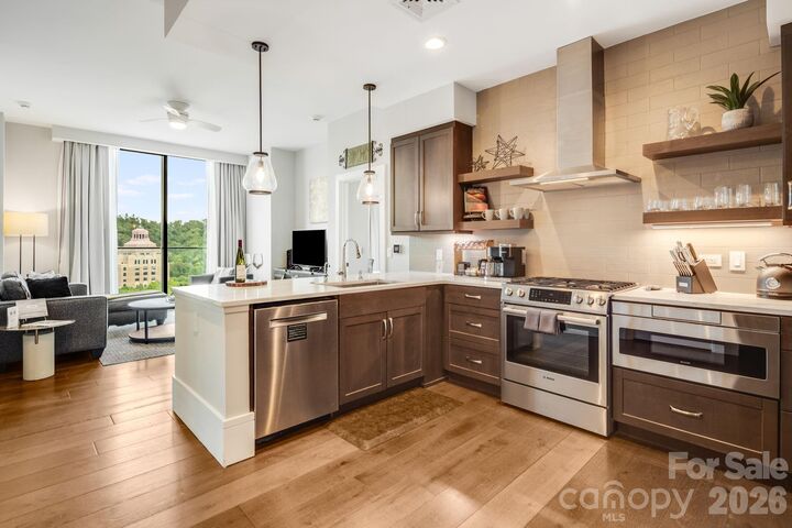 Property Photo: 7 Patton Avenue 1006 NC 28801