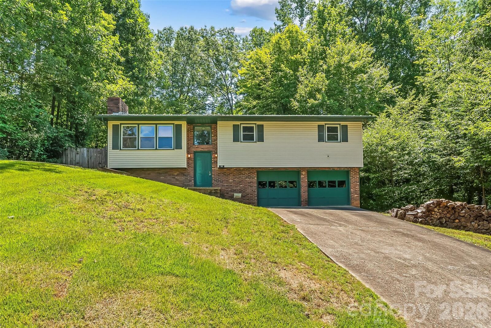 Property Photo:  32 Swanns View Drive  NC 28752 