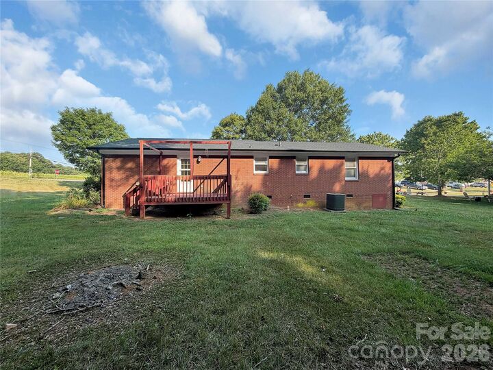 Property Photo:  315 Southglenn Drive  NC 28152 